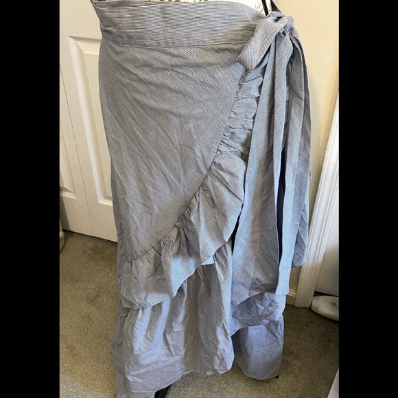 New York & Company Dresses & Skirts - Skirt wrap around NWT ruffles on side